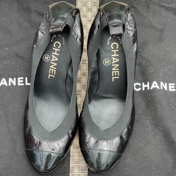Chanel CC stretch black patent heels size 36C/6 - Picture 14 of 14
